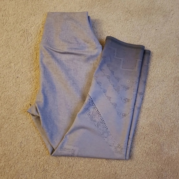 Alo Yoga High Waist Airbrush Capri - Picture 3 of 4